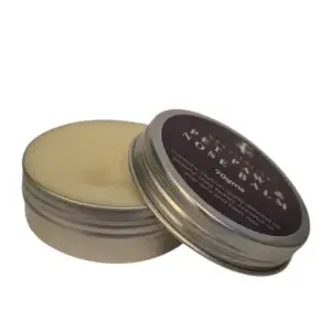 En åpen boks med potevoks laget av naturlige ingredienser